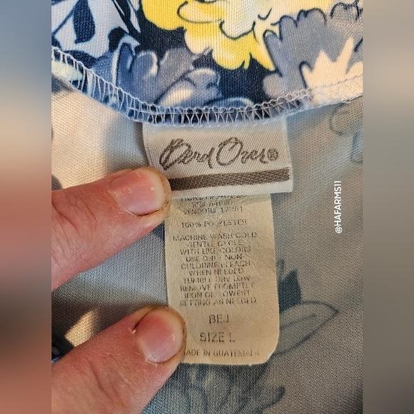 3/15$ Bundle Deal Bend Over Blue Flower Blouse - Picture 3 of 5